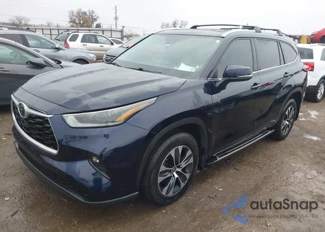 2021 Toyota Highlander Xle z USA, uszkodzony, nr VIN 5TDGZRAH1MS055279